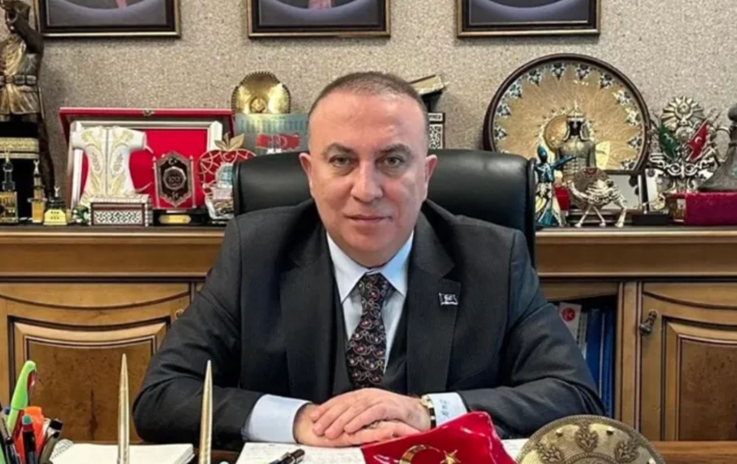 MHP Genel Başkan Yardımcısı İzzet Ulvi Yönter Görevinden İstifa Etti