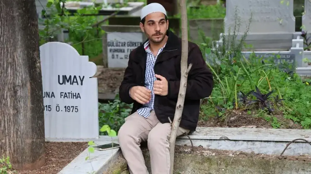 Adana’da Mezarlıklarda Sahte Hoca Alarmı: Görevliler Tek Tek Sorguya Aldı