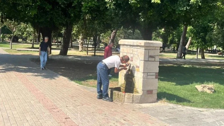 Termometreler 33 Dereceyi Gösterdi: "Yerde Beton Yok, Lav Var"