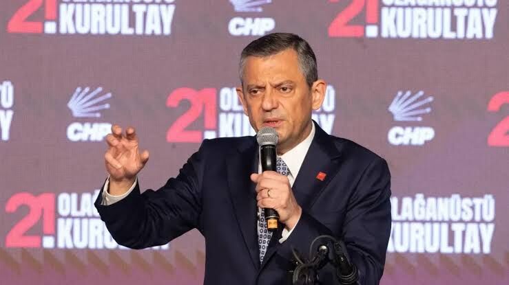Özgür Özel'in Yeni Parti Hamlesinde Kritik Süreç: Gözler Grup Toplantısına Çevrildi