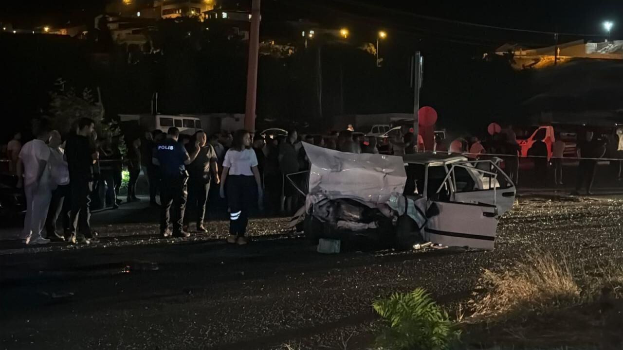 Trafik Işıklarında Bekleyen Araca Çarpan Otomobilin Sürücüsü Hayatını Kaybetti