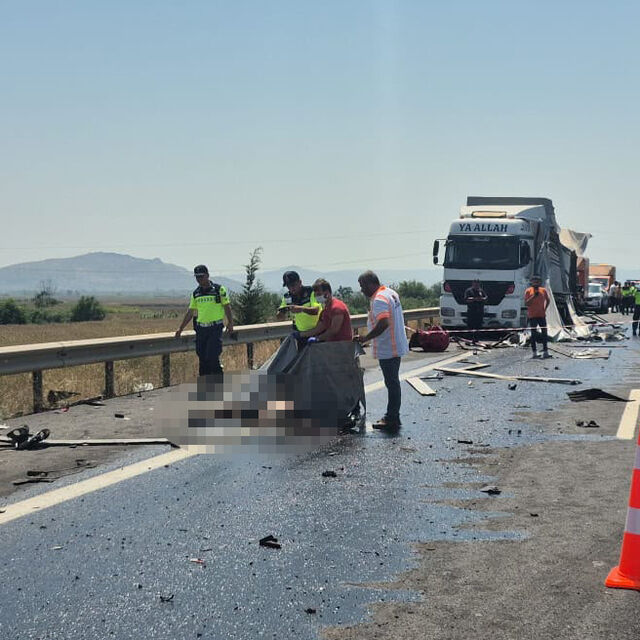 Arızalanan Tırdan İnen Sürücü Kamyonun Çarpması Sonucu Hayatını Kaybetti