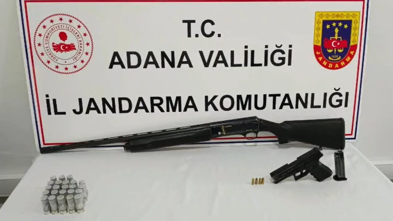 Adana'da Ruhsatsız Silah Operasyonu: 5 Silah Ele Geçirildi, 4 Şüpheli Gözaltında