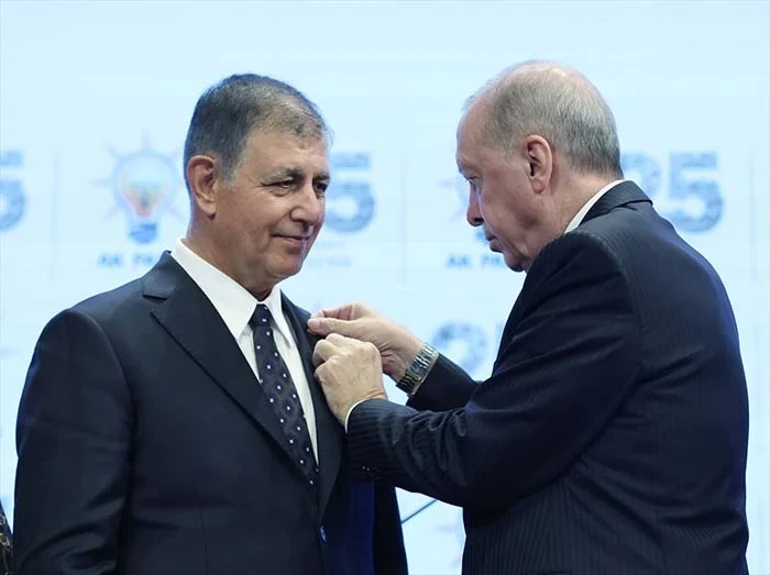 Cemil Tugay AK Parti’ye Katıldı: “İzmir’i Yeniden İnşa Etmek Üzere Yola Çıkıyoruz”
