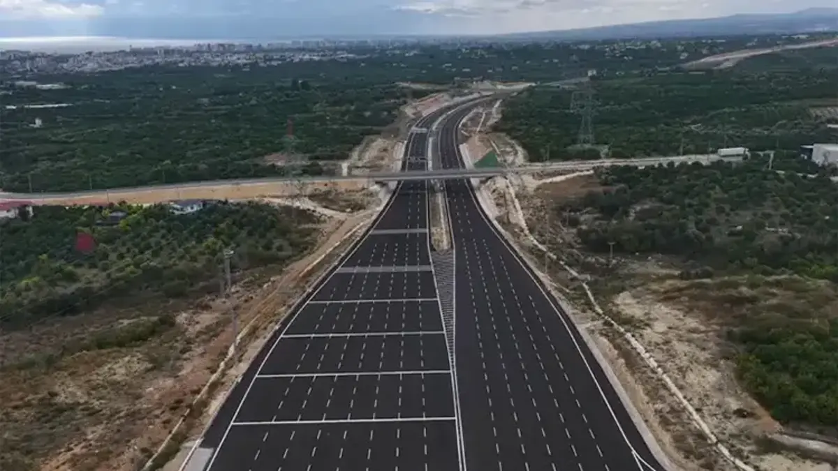 Çukurova Ulaşımında Yeni Dönem: Çeşmeli-Kızkalesi Otoyolu Trafiğe Açıldı