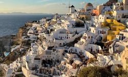 Santorini'de Art Arda Depremler: Yarım Saatte 8 Sarsıntı Turistleri Tedirgin Etti