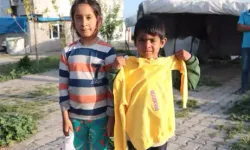 Adana Sarıçam'da Bayram Sevinci: 1200 Çocuğa Bayramlık Dağıtıldı