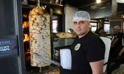 Adana Usulü Serinleme: Döner Ustaları Buz Kalıplarıyla Mesai Yapıyor