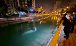 Adana’da Gece Yarısı Feci Kaza: Otomobil Sulama Kanalına Uçtu, 3 Kişi Yaralandı