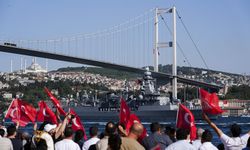 TCG Anadolu Liderliğinde İstanbul Boğazı’nda Tarihi Geçit Töreni