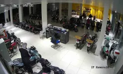 Adana’da Çocuk Çetesi 4 Motosikleti Galeriden Çaldı