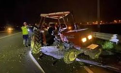 Adana’da Otomobilin Çarptığı Traktör İkiye Bölündü