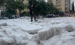 Adana'da Sağanak Ve Dolu Hayatı Olumsuz Etkiledi