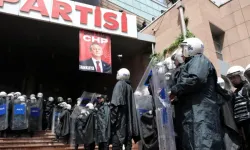 Chp Genel Merkezi’ne Polis Müdahalesi: Özgür Özel Tbmm’ye Yürüdü