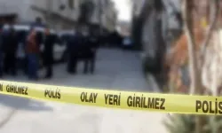Adana'da Çekiçli Dehşet: Eşini Çekiçle Yaralayıp Boğazından Bıçakladı