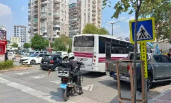 Adana'da Yolcu Minibüsünün Çarptığı 23 Yaşındaki Genç Kadın Hayatını Kaybetti