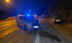 Adana'da İki Otomobil Çarpıştı: 4 Kişi Yaralandı