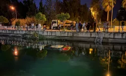 Adana’da Sulama Kanalına Düşen Otomobilin Sürücüsünü Vatandaşlar Kurtardı