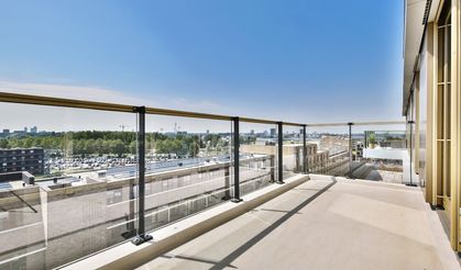 Balkon ve Merdivenler İçin En Şık Seçim: Cam Korkuluk Modelleri