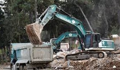 Adana’da Göl Kıyısındaki Kaçak Yapılara Geçit Yok: Yıkımlar Sürüyor