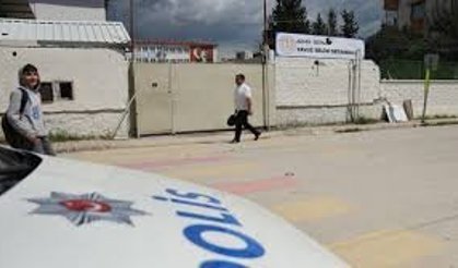 Adana'da Okulda Silah Sesleri