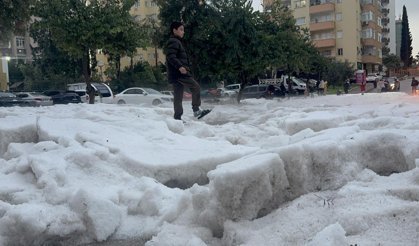 Adana'da Sağanak Ve Dolu Hayatı Olumsuz Etkiledi