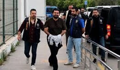 Adana’ya Getirilen Rasim Ozan Kütahyalı’ndan İlk Açıklama: “Bir Yanlış Anlaşılma Var”