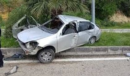 Kozan'da Kavşak Kazası: İki Otomobil Çarpıştı, 3 Kişi Yaralandı