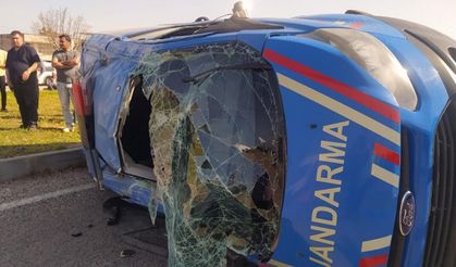 Adana’nın Kozan İlçesinde Trafik Kazası: 2 Jandarma Personeli Yaralandı
