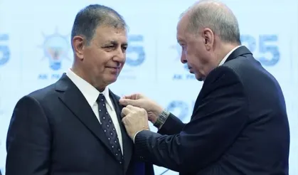Cemil Tugay AK Parti’ye Katıldı: “İzmir’i Yeniden İnşa Etmek Üzere Yola Çıkıyoruz”