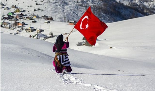 Adalet'ten 'Türk Bayrağı' temalı yarışma sonuçlandı