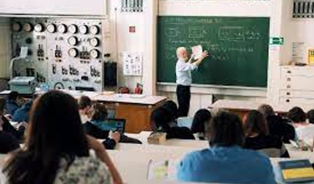 Üniversite Hocaları (Akademisyen) Maaşları 2026