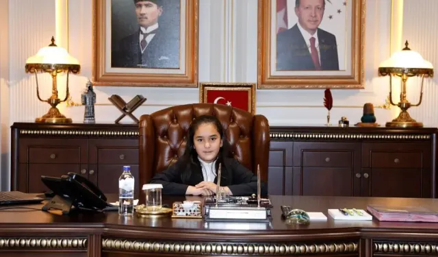 Adana Valisi Yavuz Selim Köşger 23 Nisan'da Koltuğunu Çocuklara Bıraktı