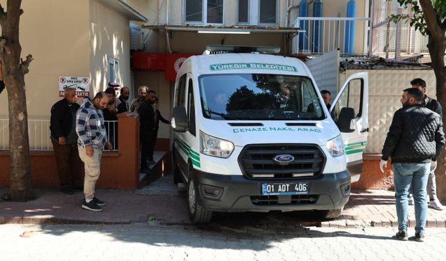 Adana’da Mezarlıkta Katledilen Anne ve İki Kızı Toprağa Verildi