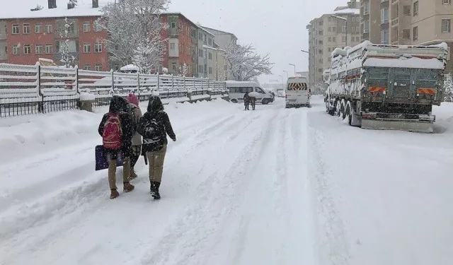 26 Kasım Salı Kar Tatili Olan İller Listesi: Yarın Okullar Tatil Olacak Mı?