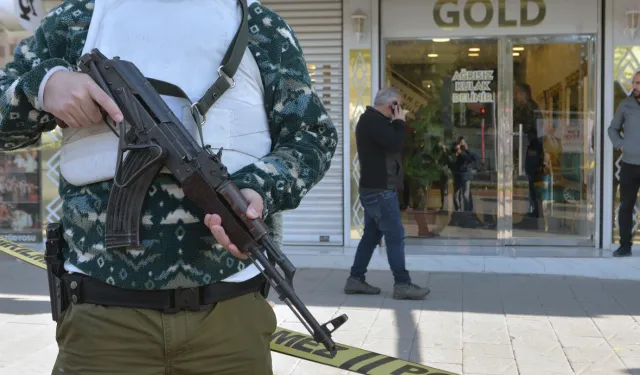 Adana’da Kalaşnikoflarla Kuyumcu Soygunu: Polis Harekete Geçti