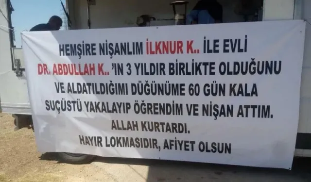 Adana'da Şaşırtan Tepki: Aldatıldığını Öğrenince Lokma Dağıttı, “Allah Kurtardı” Pankartı Astı