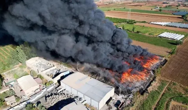 Adana’da Geri Dönüşüm Fabrikasında Korkutan Yangın