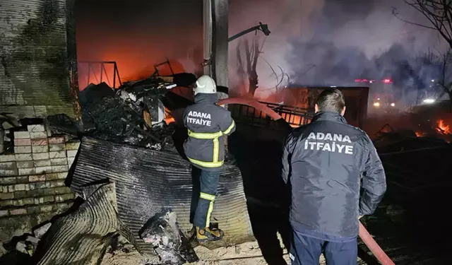 Adana’da Market Deposunda Çıkan Yangın Korkuttu