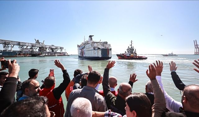 17. “İyilik Gemisi” Dualarla Mersin Limanı’ndan Uğurlandı