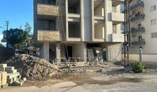 Adana’da 4’üncü Kattan Düşen İnşaat İşçisi Hayatını Kaybetti