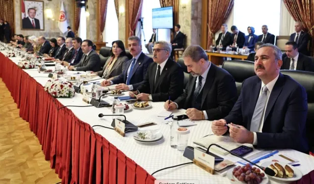 CHP ve Yeniyol Grubu İmralı Heyetine Katılmıyor: Siyasi Dengeler Değişebilir mi?