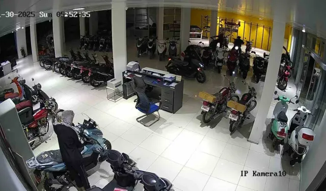 Adana’da Çocuk Çetesi 4 Motosikleti Galeriden Çaldı
