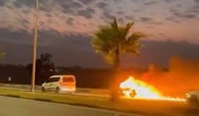 Adana’da Otoyolda Seyir Halindeki Peugeot Alev Alev Yandı