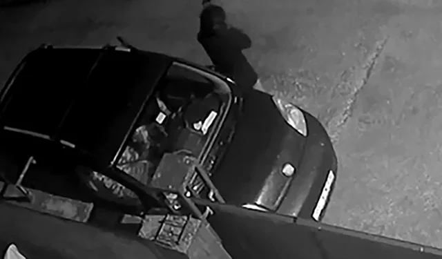 Adana’da Kasklı Şüpheliden Pompalı Tüfekli Saldırı