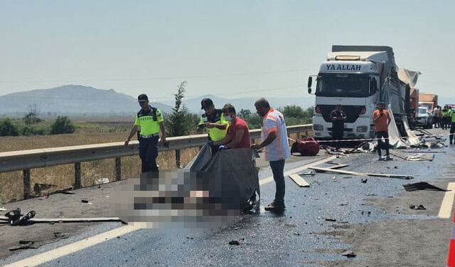 Arızalanan Tırdan İnen Sürücü Kamyonun Çarpması Sonucu Hayatını Kaybetti