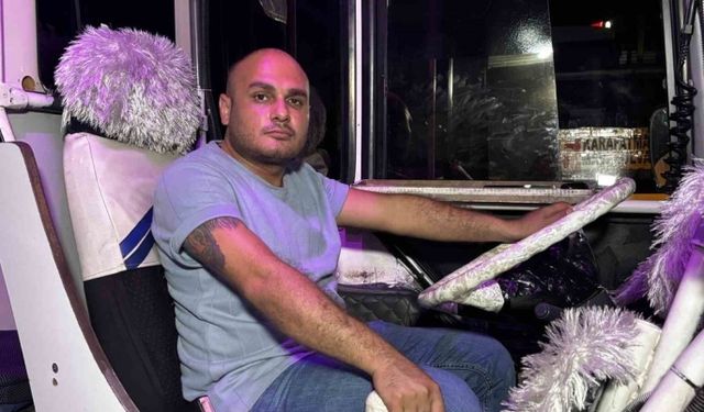 Yol Verme Kavgasında Ambulans Şoförü Otobüse Daldı