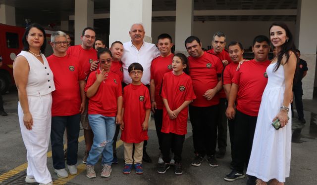 Adana’da Özel Çocuklar İtfaiyeci Oldu: Üniforma Giyip İtfaiye Aracına Bindiler