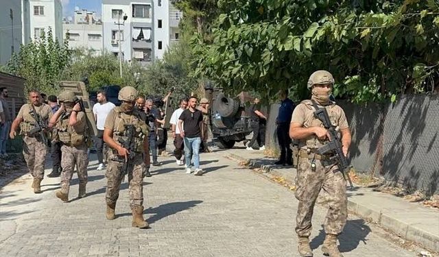 Adana’da Polise El Bombasıyla Direnen Firari Hükümlü Operasyonla Yakalandı