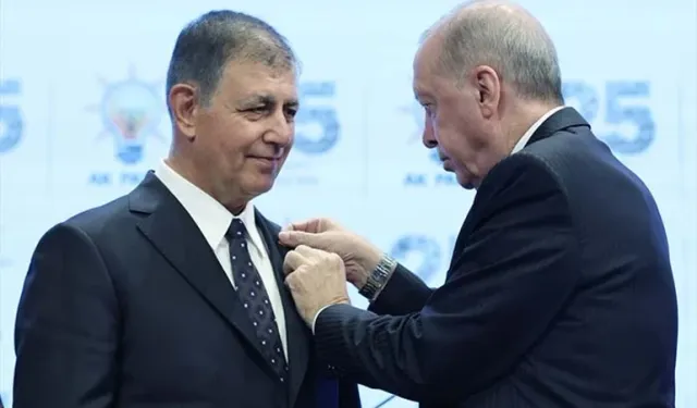 Cemil Tugay AK Parti’ye Katıldı: “İzmir’i Yeniden İnşa Etmek Üzere Yola Çıkıyoruz”